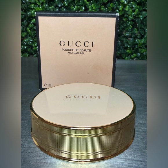 Gucci POUDRE DE BEAUTÉ 
MAT NATUREL- shade 13 Powder/ Bronzer - Picture 4 of 10